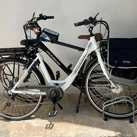 Bartago Luxury House بيت ضيافة