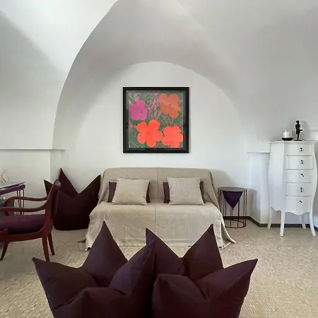Bartago Luxury House 4*