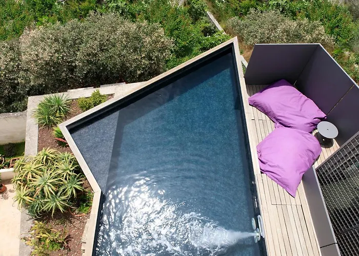 Bartago Luxury House 4*